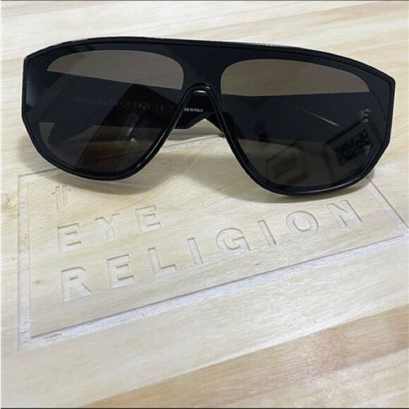 Alexander McQueen Black 386 Sunglasses - Picture 3 of 3